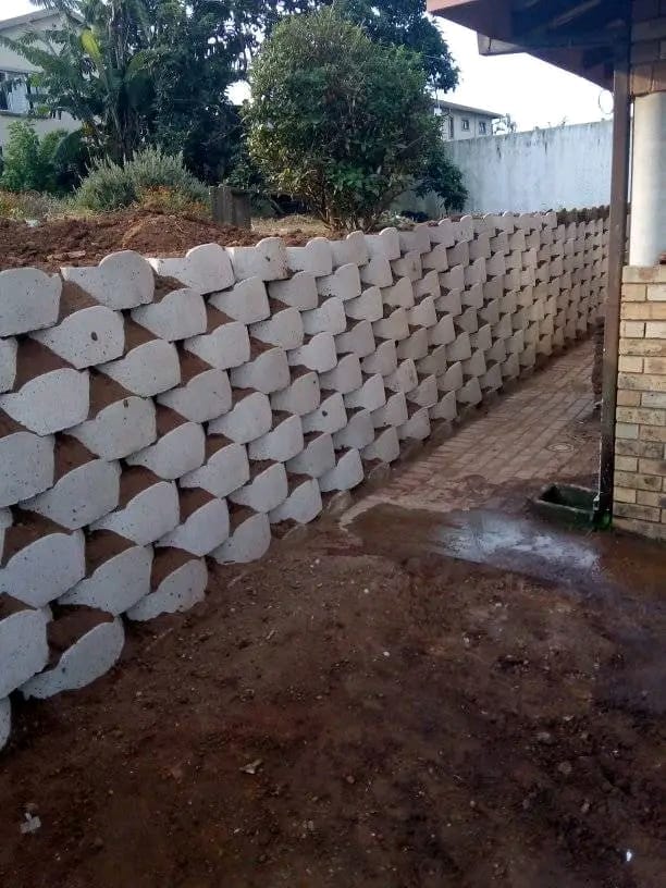 Wave-pattern interlocking concrete retaining wall installed on a sloped site